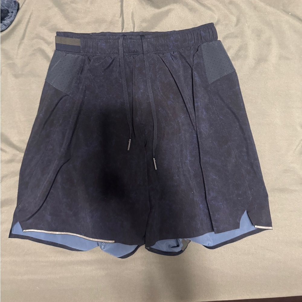 Men’s Lululemon￼ shorts surge 6 inch inseam dark blue linerless size small